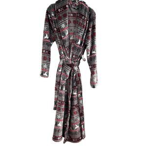 Pajama Mania Soft Cozy Red Gray Winter Scene SnowFlakes Robe-Medium